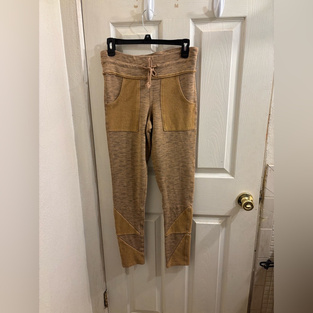 Women’s Free People Movement leggings.